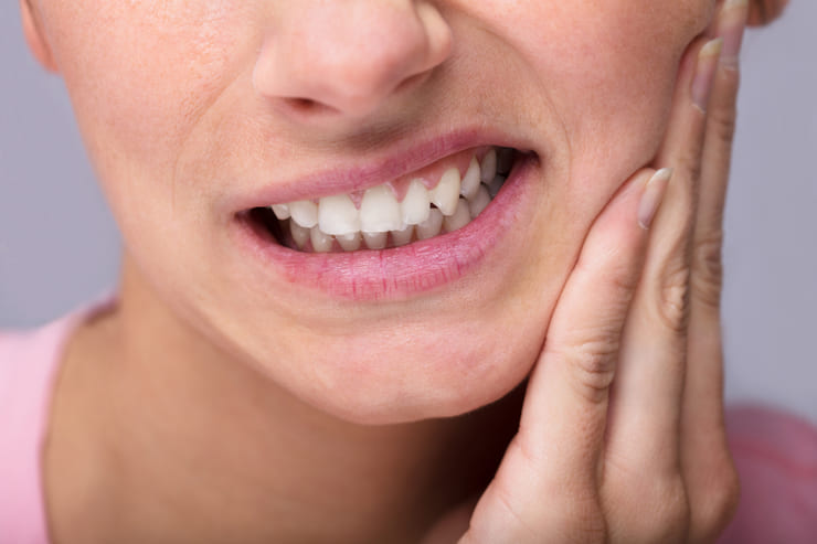 その歯の痛み、ストレスが原因かも。身体のSOSに気付こう