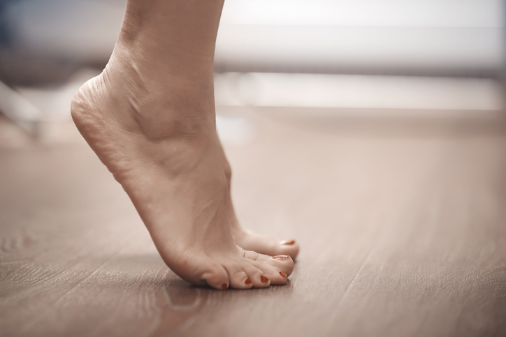 足のむくみ対策に！下肢静脈瘤 改善ストレッチ&マッサージ【オフィスで＆寝る前にも】