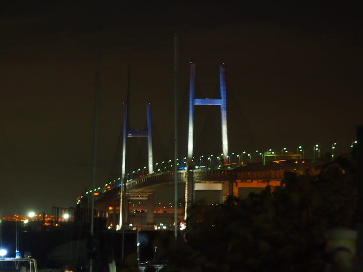 横浜ベイブリッジの夜景